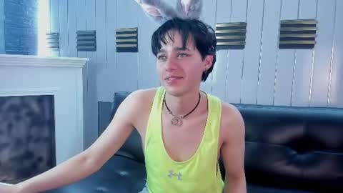 Snapshot of fox_white_ chatting on July 16, 6:36 pm . FOX WHITE . online show from July 16, 6:36 pm