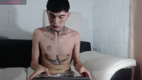 Snapshot of foxbadboy chatting on July 18, 2:05 am foxbadboy online show from July 18, 2:05 am