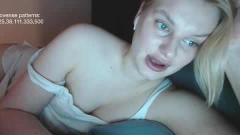 i am your baby Alien  online show from November 23, 3:12 pm