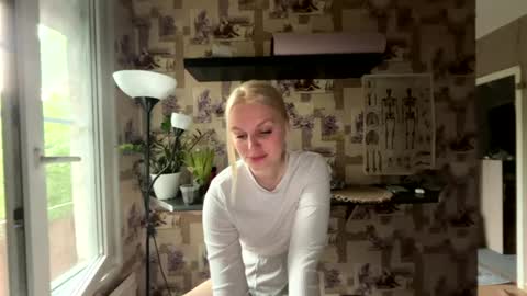 i am your baby Alien  online show from July 21, 1:57 pm