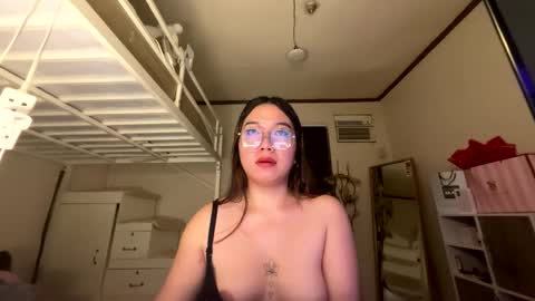Snapshot of foxieeealona chatting on May 14, 7:53 pm Alicia Baby online show from May 14, 7:53 pm