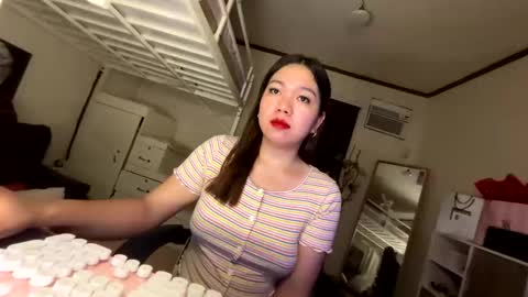 Snapshot of foxieeealona chatting on May 26, 7:04 am Alicia Baby online show from May 26, 7:04 am