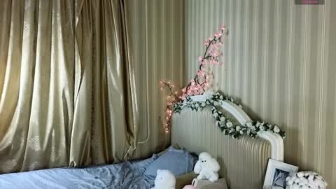 Snapshot of foxxx_tail chatting on February 25, 2:37 pm Petra online show from February 25, 2:37 pm