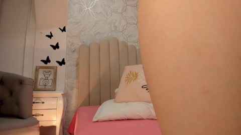 Snapshot of foxy200__ chatting on November 11, 8:31 pm Foxy online show from November 11, 8:31 pm