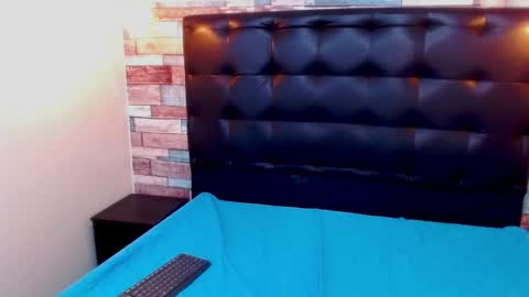 Snapshot of foxy_ella chatting on December 23, 6:16 pm Ella online show from December 23, 6:16 pm