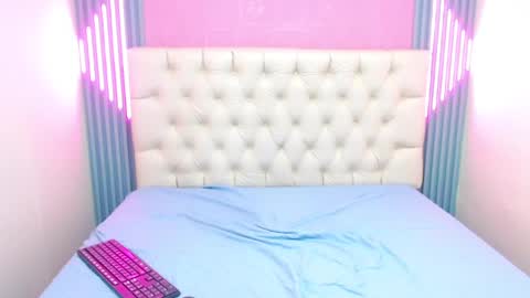 Snapshot of foxy_ella chatting on February 10, 6:24 pm Ella online show from February 10, 6:24 pm