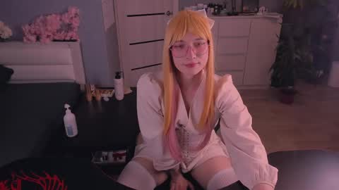 Sue online show from April 12, 9:09 pm