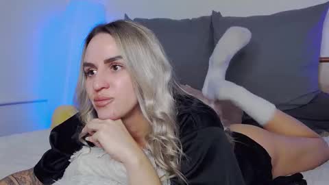 Foxy Kimmi online show from December 3, 7:05 am