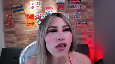 Snapshot of foxy_rhenna chatting on November 11, 11:10 am Miss Rhenna online show from November 11, 11:10 am