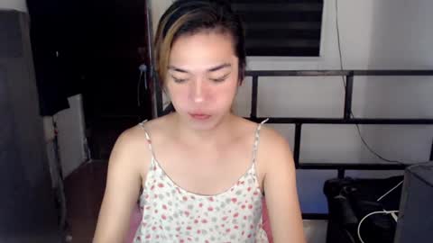 Snapshot of foxyinnocentstar chatting on December 10, 10:37 pm jenny online show from December 10, 10:37 pm