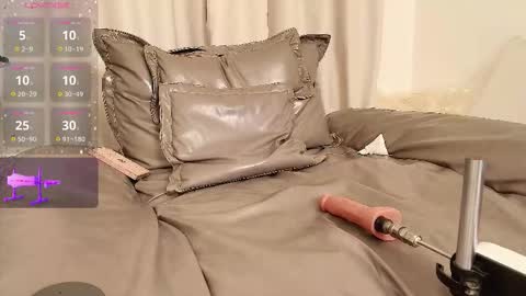 yiyi online show from December 5, 12:03 pm