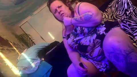 Snapshot of foxyladysback923 chatting on February 4, 12:51 am foxyladysback923 online show from February 4, 12:51 am