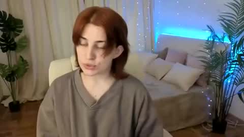 Snapshot of foxyrayy chatting on November 10, 10:36 am F O X online show from November 10, 10:36 am