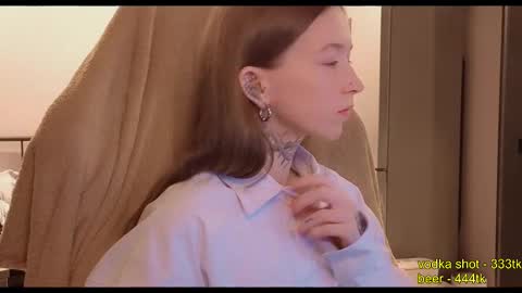 fran_bow online show from November 17, 1:33 am