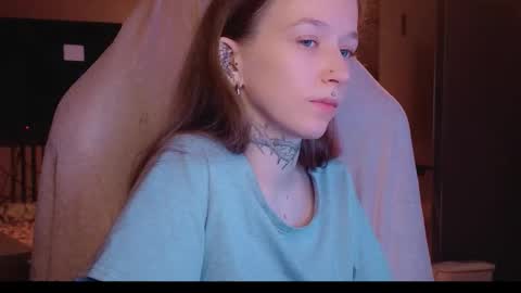 Snapshot of fran_bow chatting on February 6, 9:18 pm fran_bow online show from February 6, 9:18 pm