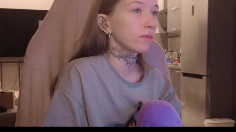 Snapshot of fran_bow chatting on February 12, 4:18 am fran_bow online show from February 12, 4:18 am