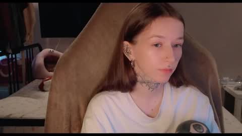 Snapshot of fran_bow chatting on May 9, 2:11 pm fran_bow online show from May 9, 2:11 pm