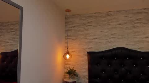 Snapshot of francesca_bbw chatting on February 11, 3:00 am online show from February 11, 3:00 am