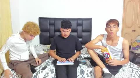 Snapshot of francescoamignno chatting on November 26, 8:04 am Francesco online show from November 26, 8:04 am