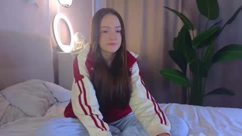 Snapshot of francessmason chatting on February 25, 7:51 am Marybrown eye Katy gray eye online show from February 25, 7:51 am