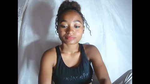 Snapshot of francine925426 chatting on November 22, 7:07 am francine925426 online show from November 22, 7:07 am