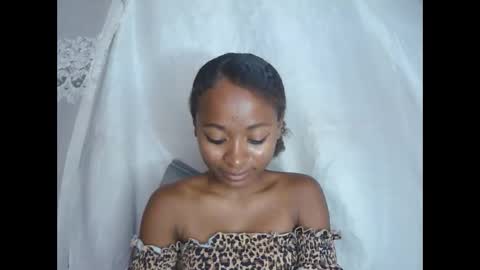 Snapshot of francine925426 chatting on December 1, 10:31 am francine925426 online show from December 1, 10:31 am