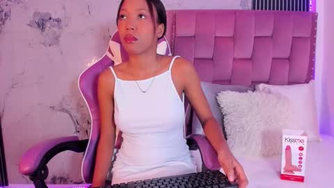 Laura online show from September 22, 7:38 pm