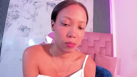 Laura online show from November 22, 7:24 pm