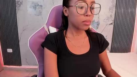 Snapshot of francis_leams chatting on June 25, 7:29 pm Laura online show from June 25, 7:29 pm