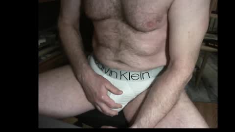 Snapshot of francois4059 chatting on April 15, 5:14 am Franois online show from April 15, 5:14 am