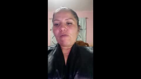 Snapshot of francy_froz chatting on February 28, 3:29 am francy froz online show from February 28, 3:29 am