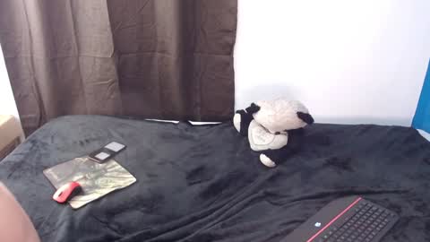 Snapshot of frankbroad68 chatting on December 5, 9:06 pm Frank online show from December 5, 9:06 pm