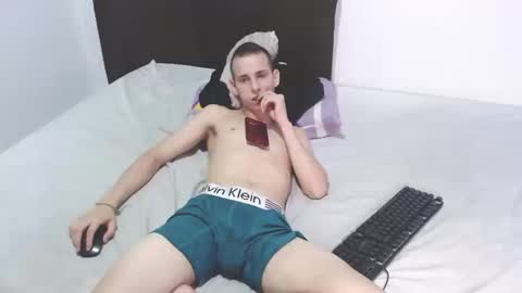 Snapshot of frankbroad68 chatting on September 19, 3:41 am Frank online show from September 19, 3:41 am