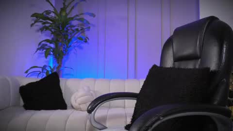 Frank Farrell. Hey remember to give me a thumbs up Ty online show from April 17, 10:13 pm