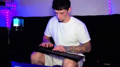 Snapshot of frankoafterdark chatting on November 9, 3:05 am Franco online show from November 9, 3:05 am