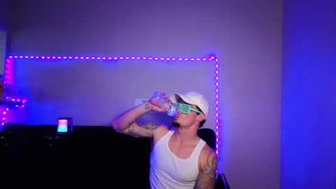 Snapshot of frankoafterdark chatting on November 12, 1:50 am Franco online show from November 12, 1:50 am