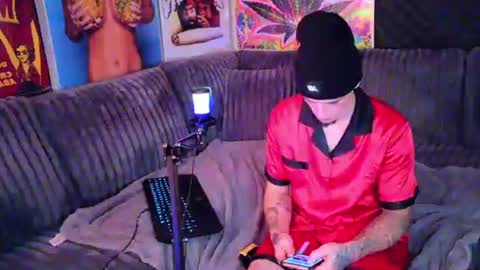 Snapshot of frankoafterdark chatting on November 23, 2:33 am Franco online show from November 23, 2:33 am