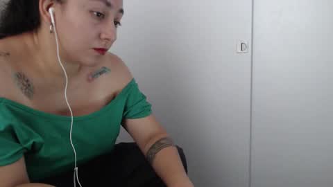 Snapshot of fransheska1_4 chatting on February 23, 12:46 pm fransheska and Dimytri online show from February 23, 12:46 pm