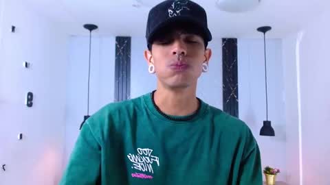 Franvill trato online show from November 1, 6:43 pm