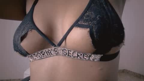 franyeli online show from January 6, 2:37 am