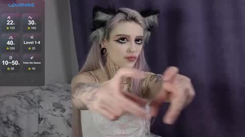 Snapshot of fraulein_mooon chatting on December 15, 2:52 am Asya UwU online show from December 15, 2:52 am