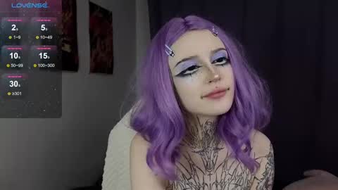 Snapshot of fraulein_mooon chatting on December 23, 11:39 pm Asya UwU online show from December 23, 11:39 pm