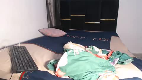 Snapshot of freakie_clit chatting on January 2, 6:07 am pandora online show from January 2, 6:07 am