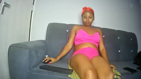 Snapshot of freaky216738 chatting on December 15, 4:51 am freakyLucy online show from December 15, 4:51 am