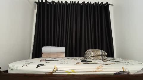 Snapshot of freaky_bunnies chatting on February 7, 7:28 pm freaky_bunnies online show from February 7, 7:28 pm