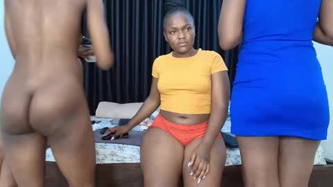 Snapshot of freaky_bunnies chatting on February 20, 7:25 pm freaky_bunnies online show from February 20, 7:25 pm