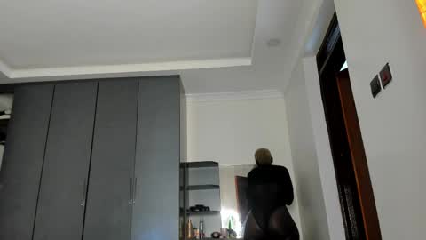 Snapshot of freaky_kandy chatting on April 4, 8:34 am Kandy online show from April 4, 8:34 am