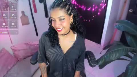 Snapshot of freaky_lia chatting on June 20, 10:45 pm Lia Gomez online show from June 20, 10:45 pm