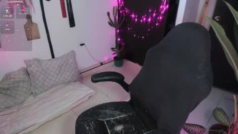 Snapshot of freaky_lia chatting on July 20, 11:07 pm Lia Gomez online show from July 20, 11:07 pm
