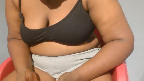 Snapshot of freaky_slut5 chatting on November 18, 3:56 am freaky slut5 online show from November 18, 3:56 am